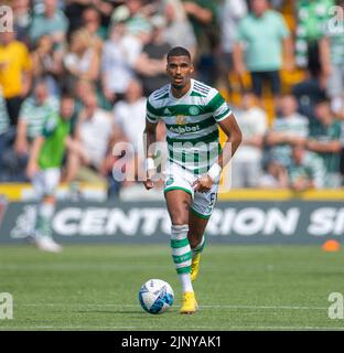 Kilmarnock, Schottland, Großbritannien. 14.. August 2022; The BBSP Stadium Rugby Park, Kilmarnock, Schottland: Schottischer Premier League-Fußball, Kilmarnock FC gegen Celtic: Moritz JENZ von Celtic am Ball Credit: Action Plus Sports Images/Alamy Live News Stockfoto