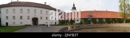 Schloss Fasanerie, Schlossanlage aus dem 1700s, bei Fulda, Haushof, Panoramaaufnahme, Eichenzell, Deutschland Stockfoto