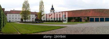 Schloss Fasanerie, Schlossanlage aus dem 1700s, bei Fulda, Haushof, Panoramaaufnahme, Eichenzell, Deutschland Stockfoto