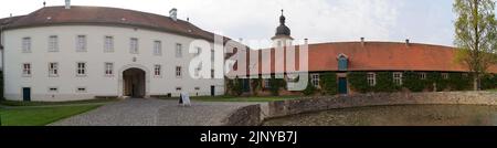 Schloss Fasanerie, Schlossanlage aus dem 1700s, bei Fulda, Haushof, Panoramaaufnahme, Eichenzell, Deutschland Stockfoto