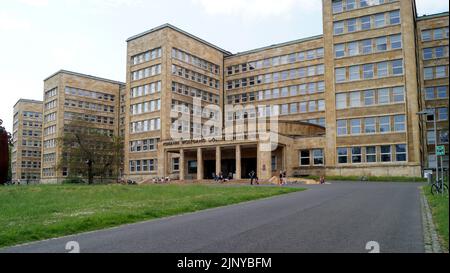 Das Gebäude der IG Farben, das 1928-1930 im Stil der Neuen Sachlichkeit erbaut wurde, beherbergt derzeit den West End Campus der Universität Frankfurt Stockfoto