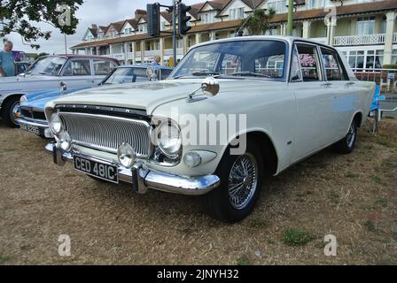 A 1965 Ford Zephyr bis auf Anzeige an der Englischen Riviera Classic Car Show, Torquay, Devon, England, UK geparkt. Stockfoto