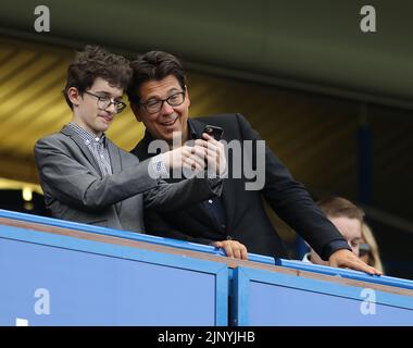 London, Großbritannien. 14. August 2022. Komiker Michael McIntyre während des Spiels der Premier League in Stamford Bridge, London. Bildnachweis sollte lauten: Paul Terry/Sportimage Kredit: Sportimage/Alamy Live News Stockfoto