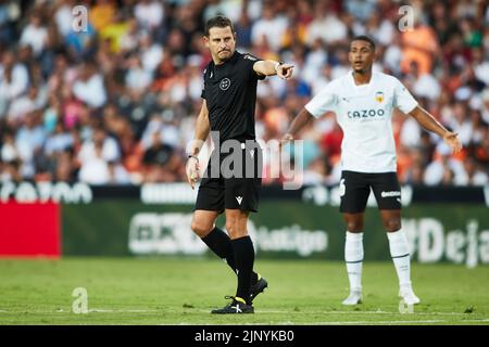 Valencia, Spanien. . 14. August 2022. Spanische La Liga: Valencia CF / FC Girona. Figueroa Vazquez Schiedsrichter Spiel Valencia CF gegen Girona FC Kredit: Saolab/Alamy Live News Stockfoto