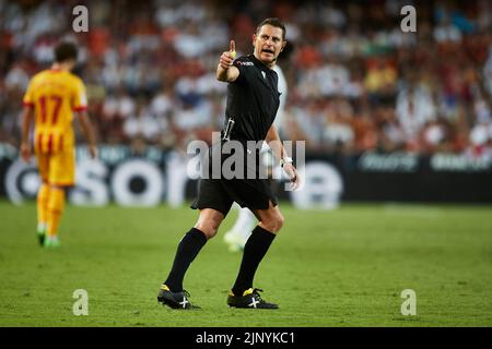 Valencia, Spanien. . 14. August 2022. Spanische La Liga: Valencia CF / FC Girona. Figueroa Vazquez Schiedsrichter Spiel Valencia CF gegen Girona FC Kredit: Saolab/Alamy Live News Stockfoto