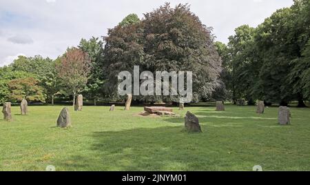 Gorsedd Circle aus National Eisteddfod. Stehende Steine und Zentralstein. Schlossgelände/Bute Park, Zentrum von Cardiff. Im Sommer 2022. August Stockfoto