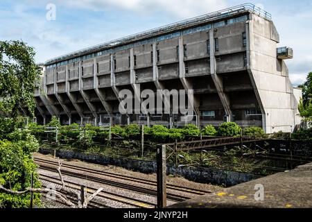 London, Großbritannien. 26.. Mai 2022. Von hinten sind die Brutalistischen Wohneinheiten auf dem Alexandra & Ainsworth Estate in St. Johns Wood abgebildet. Das ikonische Al Stockfoto