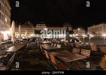 Dresden, Sachsen, Deutschland, 10. Juli 2022 Marktplatz in der Altstadt bei Nacht Stockfoto