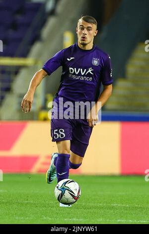 Ethan Butera von RSCA Futures in Aktion während eines Fußballmatches zwischen RSC Anderlecht Futures und KMSK Deinze, Sonntag, 14. August 2022 in Anderlecht, am 1. Tag der 'Challenger Pro League' der zweiten Division der belgischen Meisterschaft 2022-2023. BELGA FOTO DAVID PINTENS Stockfoto