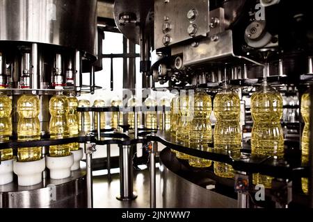 Fabrik für die Herstellung von Speiseölen. Flacher DOFF. Ukraine Stockfoto