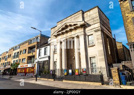 Außenansicht des neoklassischen Chats Palace Arts Centre in Homerton, London, Großbritannien Stockfoto