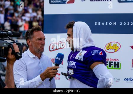 Frankfurt, Deutschland. 14. August 2022. European League of Football: Vienna Vikings bei der Frankfurt Galaxy. Volker Schnek/ Ran-Moderator inviewt WR # 17 Reece Horn Credit: Frank Baumert/Alamy Live News Stockfoto