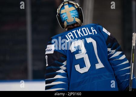 Edmonton, Alberta, Kanada. 14. August 2022. JUHA JATKOLA (31) aus Finnland während der dritten Periode eines eishockey-Juniorenweltmeisterschaftsspiels 2022 im Rogers Place in Edmonton, Alberta. (Bild: © Matthew Helfrich/ZUMA Press Wire) Stockfoto