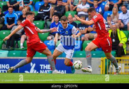 Joel Cooper in Aktion - Linfield vs Portadown, Windsor Park Belfast, Sonntag, 14.. August 2022 Stockfoto