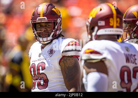 13. August 2022 : Washington Commanders Defensive End James Smith-Williams (96) vor dem Vorsaison-Spiel zwischen den Carolina Panthers und Washington Commanders spielte auf dem Fed Ex Field in Landover, MD. Fotograf: Cory Royster Stockfoto