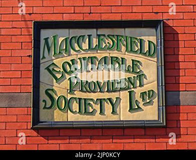 MacClesfield Equitable Provident Society Limited, alte geflieste Schilder, 1855, Ceshire, England, GROSSBRITANNIEN, SK11 6UD Stockfoto