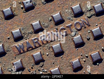 Warrington Grids, Eisenwerk, Straße, Abdeckungen, England, Großbritannien Stockfoto