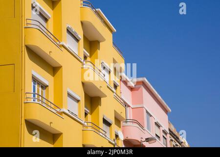 Farbenfrohe Wohnhäuser in Lissabon, Portugal. Stockfoto