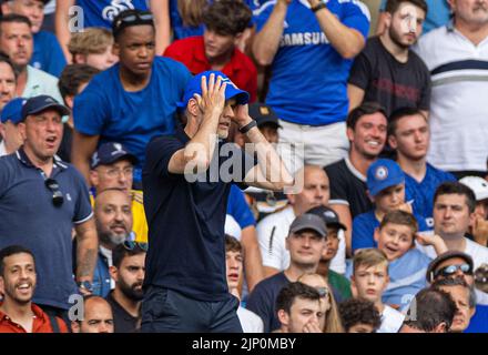 London, Großbritannien. 15. August 2022. Chelseas Manager Thomas Tuchel reagiert während des Spiels der englischen Premier League zwischen Chelsea und Tottenham Hotspur am 14. August 2022 in London, Großbritannien. Das Spiel endete mit einem Unentschieden von 2-2. Quelle: Xinhua/Alamy Live News Stockfoto