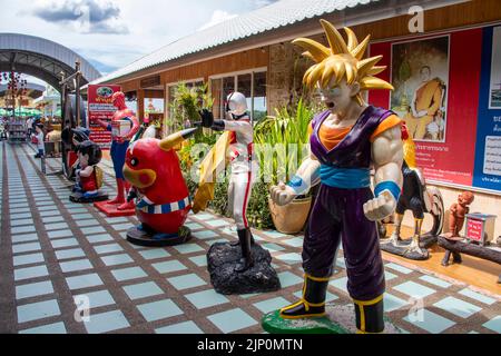 Chachoengsao Thailand 9. Jun 2022: Die Cartoon Figur Statue in Wat Saman Rattanaram, inklusive Dragon Ball Super saiyan, Kamen Rider X, Pikachu Stockfoto