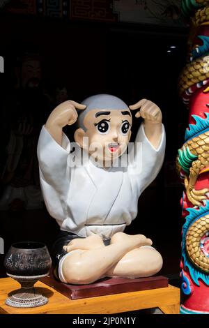 Chachoengsao Thailand 9. Jun 2022: Die Statue der japanischen Zeichentrickfigur Ikkyu-san im Wat Saman Rattanaram, die für das Bild von Ganesha berühmt ist. Stockfoto