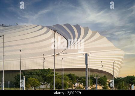 DOHA, KATAR - 14. AUGUST 2022: Das Al Janoub Stadium in Al Wakrah ist das zweite unter den acht Stadien für die FIFA Fußball-Weltmeisterschaft 2022 in Katar, nach der WM in Katar Stockfoto