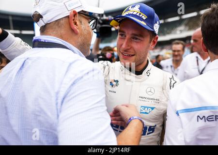 Vandoorne Stoffel (bel), Mercedes-EQ Silver Arrow 02, Portrait zur Feier seines FIA Formel E-Weltmeistertitels 1. während des Seoul ePrix 2022, 10. Treffen der ABB FIA Formel E Weltmeisterschaft 2021-22, auf dem Seoul Street Circuit vom 12. Bis 14. August in Seoul, Südkorea - Foto: Julien Delfosse/DPPI/LiveMedia Stockfoto