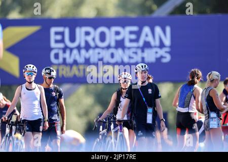 München, Deutschland. 14. August 2022. Europameisterschaften, Triathlon, Staffel, gemischt, im Olympiapark. Quelle: Jean-Marc Wiesner/dpa/Alamy Live News Stockfoto