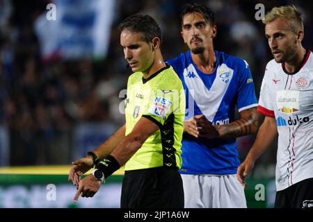 Brescia, Italien. 14. August 2022. Alberto Santoro (Schiedsrichter) während Brescia Calcio gegen FC Sudtirol, Italienisches Fußballspiel der Serie B in Brescia, Italien, August 14 2022 Quelle: Independent Photo Agency/Alamy Live News Stockfoto