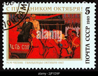 UdSSR - UM 1989: Eine in der UdSSR gedruckte Briefmarke zum 72.. Jahrestag der Großen Oktoberrevolution zeigt die Oktobergardisten von M. M. Chepik, 1967. Stockfoto