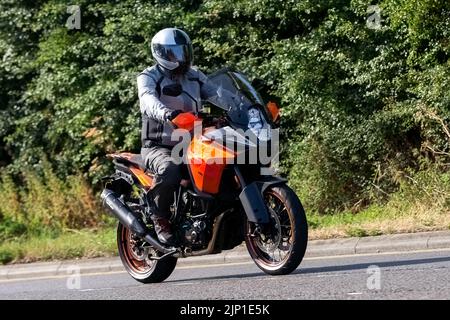 2013 orange KTM 1190 Adventure Motorrad Stockfoto