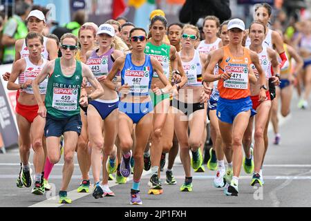 München, Deutschland. 15. August 2022. Die Abbildung zeigt das Marathonrennen der Frauen am ersten Tag der Leichtathletik-Europameisterschaft, in München 2022, Deutschland, am Montag, 15. August 2022. Die zweite Auflage der Europameisterschaften findet vom 11. Bis 22. August statt und umfasst neun Sportarten. BELGA FOTO ERIC LALMAND Kredit: Belga Nachrichtenagentur/Alamy Live News Stockfoto