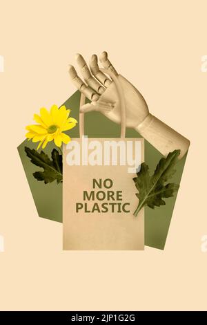 Collage vertikale Foto abstrakt Holz Hand halten Tasche umweltfreundlich mit gelben Blume isoliert auf beigefarbenen Hintergrund Stockfoto