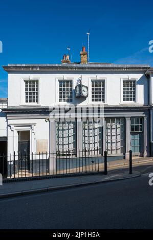 Der Hill Shop bietet Schreibwaren, Souvenirs der Harrow School, Geschenke und Erinnerungsstücke. High Street, Harrow on the Hill, Greater London, England, Großbritannien Stockfoto