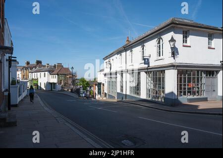 Der Hill Shop bietet Schreibwaren, Souvenirs der Harrow School, Geschenke und Erinnerungsstücke. High Street, Harrow on the Hill, Greater London, England, Großbritannien Stockfoto