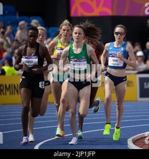 05-8-22 - Laura Muir, Schottland, mit Ciara Megeean & Manqabang Tsibela beim 1500-Meter-Lauf 1 bei den Commonwealth Games 2022 in Birmingham bei Alex Stockfoto