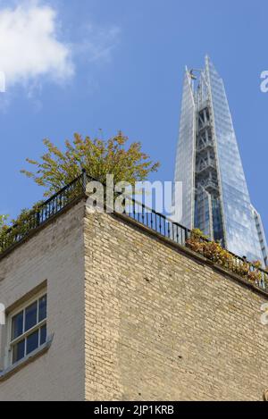 London, England, Großbritannien. The Shard (32 London Bridge St) von der Borough High Street aus gesehen (A2) Stockfoto