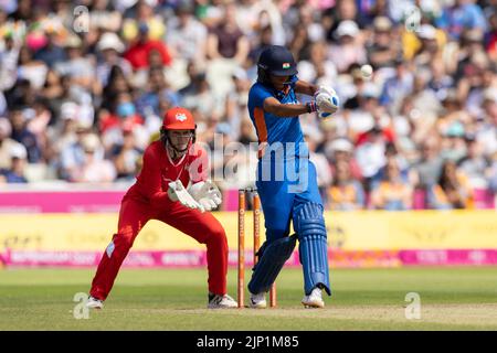 06-8-22 - das indische Cricket-Team der Frauen spielt England auf dem Edgbaston Cricket Ground während der Commonwealth Games 2022 in Birmingham. Stockfoto