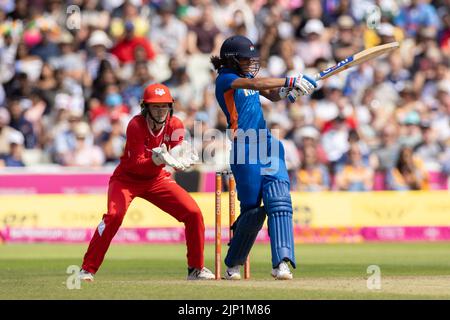 06-8-22 - das indische Cricket-Team der Frauen spielt England auf dem Edgbaston Cricket Ground während der Commonwealth Games 2022 in Birmingham. Stockfoto