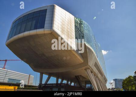Amsterdam, Niederlande. August 2022. Moderne Architektur in Amsterdam an der Südaxis. Hochwertige Fotos Stockfoto