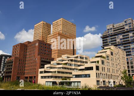 Amsterdam, Niederlande. August 2022. Moderne Architektur in Amsterdam an der Südaxis. Hochwertige Fotos Stockfoto