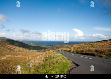 Blick entlang des Glen Shurig hinunter zur Brodick Bay, der Isle of Arran, Schottland Stockfoto