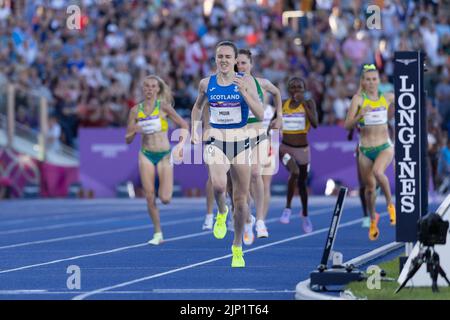 07-8-22 - Laura Muir, Schottland, gewinnt das 1500-Meter-Finale bei den Commonwealth Games 2022 in Birmingham im Alexander Stadium, Birmingham. Stockfoto