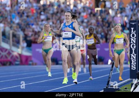 07-8-22 - Laura Muir, Schottland, gewinnt das 1500-Meter-Finale bei den Commonwealth Games 2022 in Birmingham im Alexander Stadium, Birmingham. Stockfoto