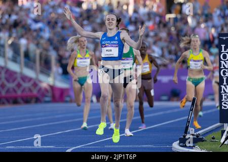 07-8-22 - Laura Muir, Schottland, gewinnt das 1500-Meter-Finale bei den Commonwealth Games 2022 in Birmingham im Alexander Stadium, Birmingham. Stockfoto