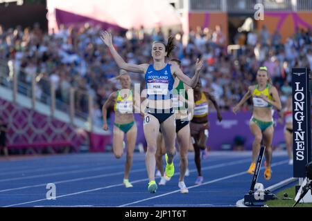 07-8-22 - Laura Muir, Schottland, gewinnt das 1500-Meter-Finale bei den Commonwealth Games 2022 in Birmingham im Alexander Stadium, Birmingham. Stockfoto
