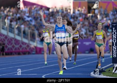 07-8-22 - Laura Muir, Schottland, gewinnt das 1500-Meter-Finale bei den Commonwealth Games 2022 in Birmingham im Alexander Stadium, Birmingham. Stockfoto