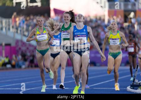 07-8-22 - Laura Muir, Schottland, gewinnt das 1500-Meter-Finale bei den Commonwealth Games 2022 in Birmingham im Alexander Stadium, Birmingham. Stockfoto