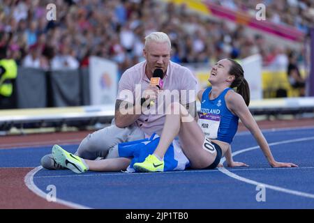 07-8-22 - Laura Muir, Schottland, gewinnt das 1500-Meter-Finale bei den Commonwealth Games 2022 in Birmingham im Alexander Stadium, Birmingham. Stockfoto