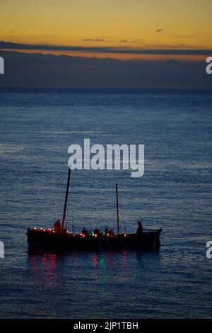 Vintage Sailing, Boot 'Vilma' und Rettungsboot 'Charles Henry Ashley' in Amlwch, Green Space Dark Skies Event. Amlwch Harbour, Anglesey, North Wales Stockfoto